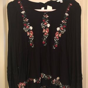 American Eagle Top - Size Medium